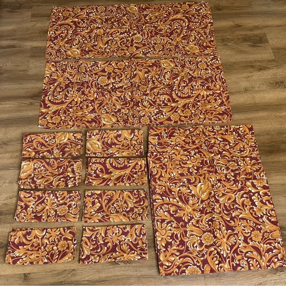 VTG Table Set 8 Napkins 8 Placemats Cotton 2 Table Runners Floral Scroll Home